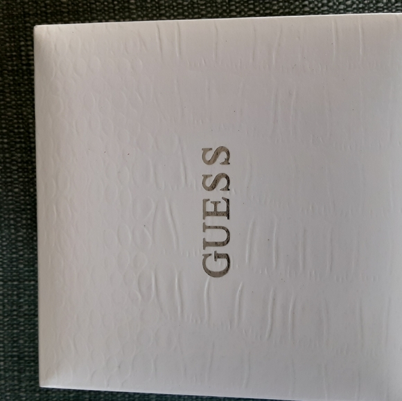 Brand New Guess watch with Mop and Swarovski - Picture 5 of 5